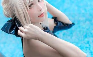 你怎么能错过Kitkat Cosplay的最新豹纹照片！本季流行新风向！